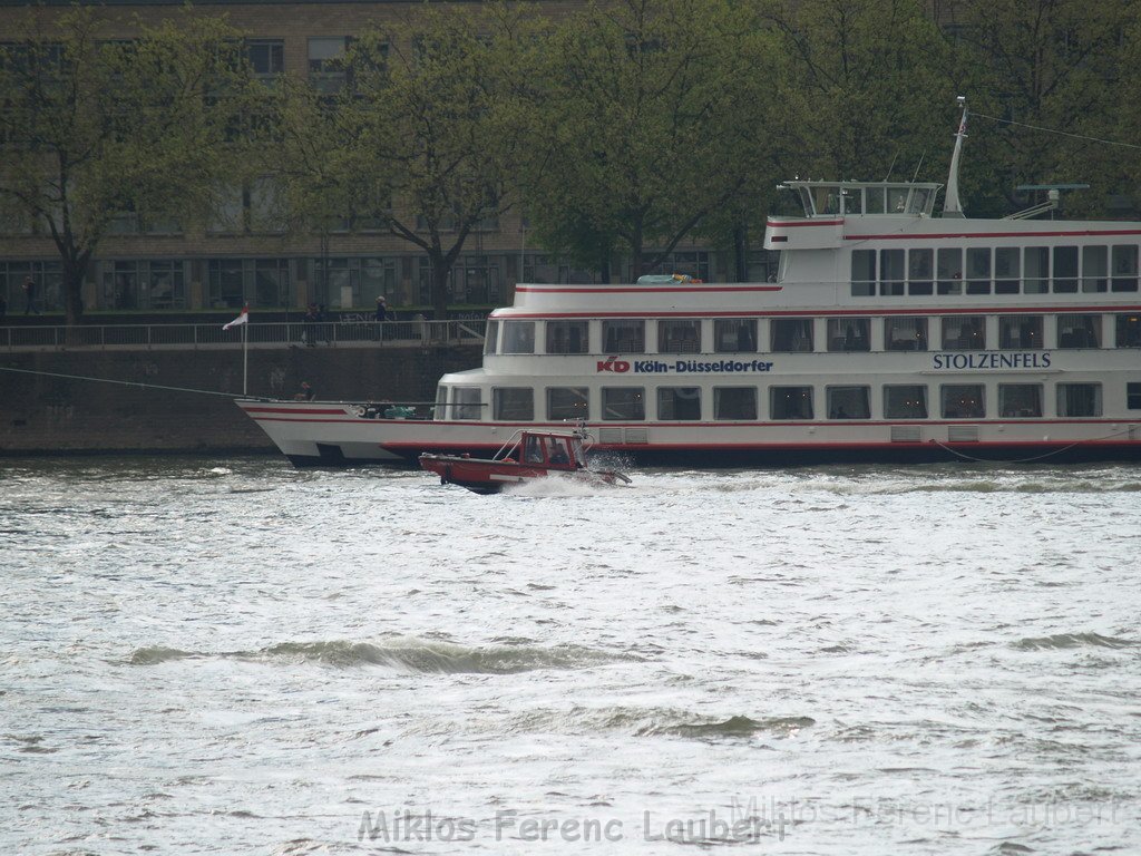 Uebungsfahrt Loeschboot und Ursula P85.JPG